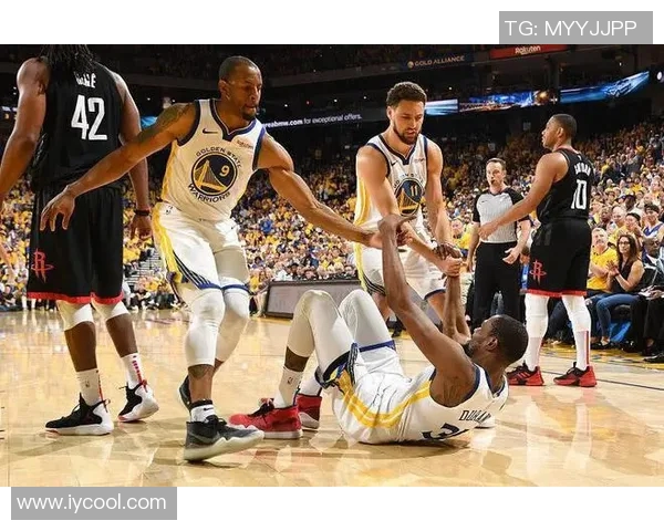 汤普逊训练恢复如火如荼，球队或将因其回归实力大增